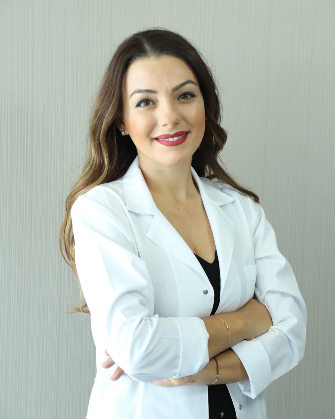 Dermatolog Foto Doç. Dr. Ezgi Özkur